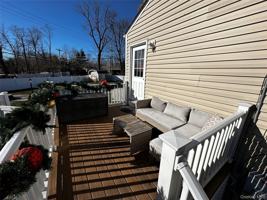 featured image of 7 Lori Ct