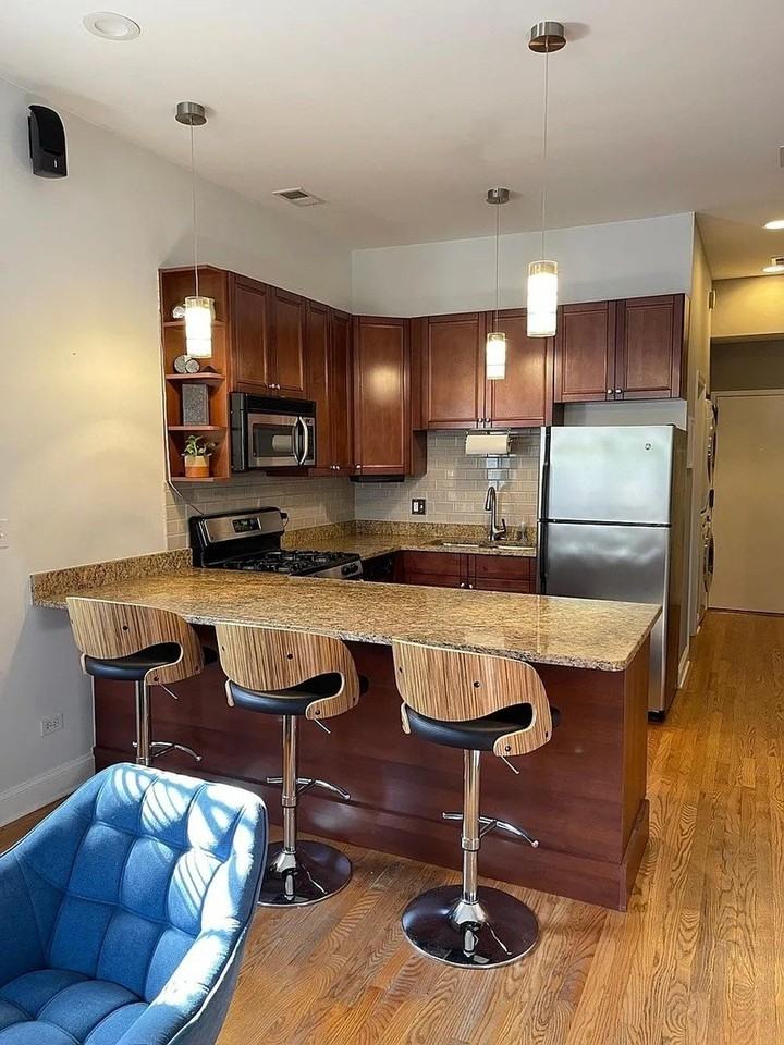2025 W Erie St #1R - Photo 5 of 14
