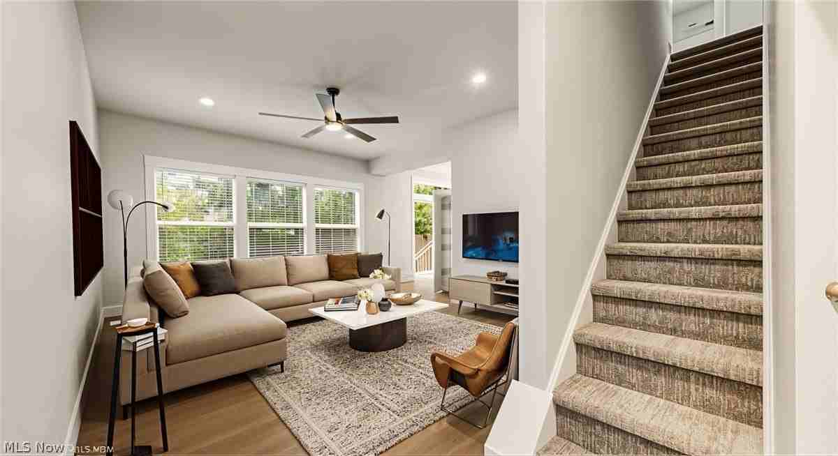 1021 Learidge Rd - Photo 3 of 15