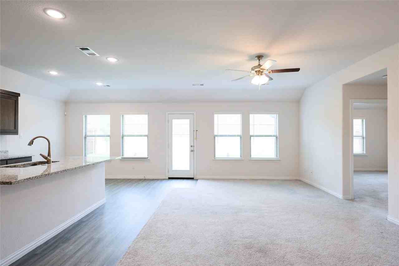 4012 Mockingbird Ln - Photo 4 of 26
