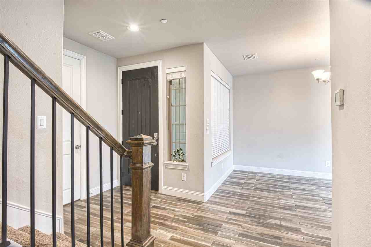 3009 Galveston St - Photo 2 of 39