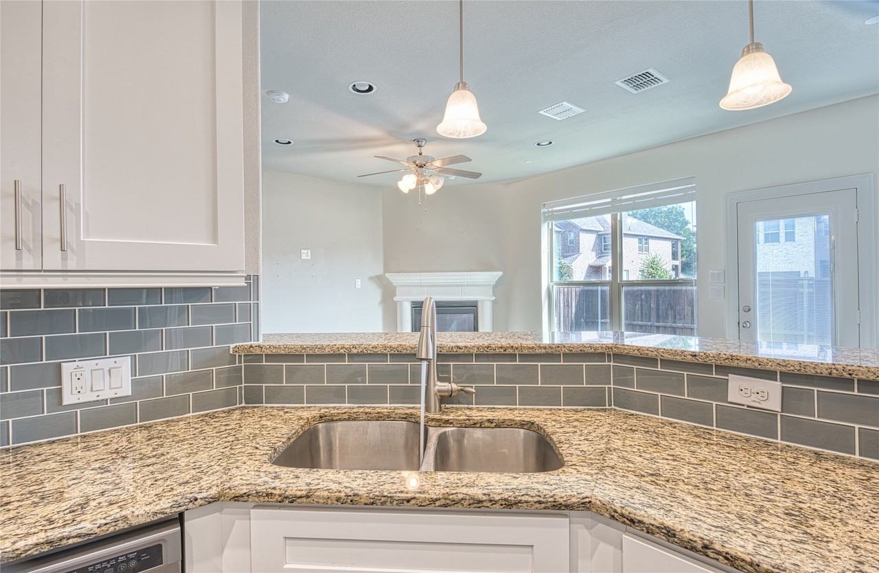3009 Galveston St - Photo 3 of 39
