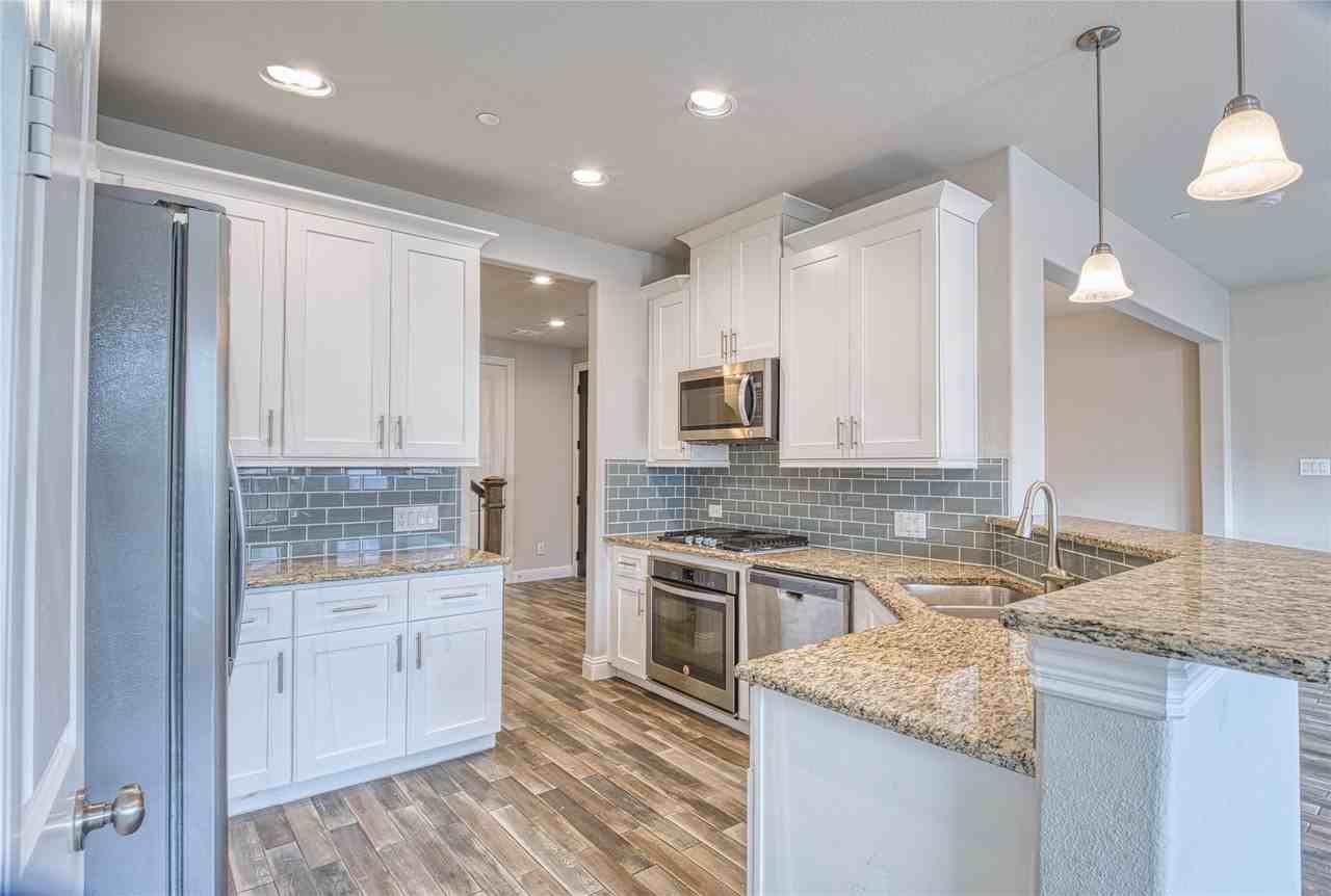 3009 Galveston St - Photo 4 of 39