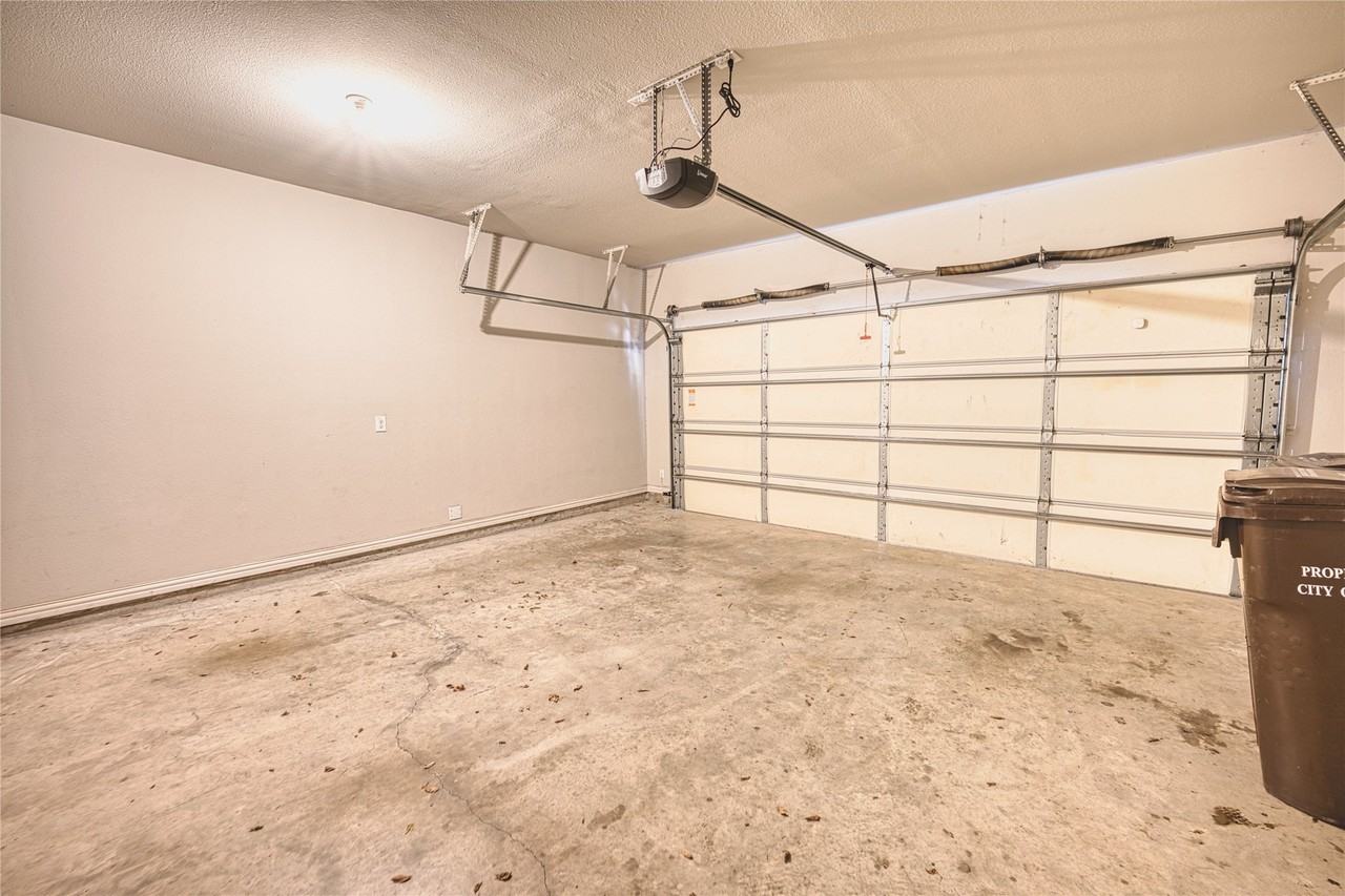 3009 Galveston St - Photo 5 of 39