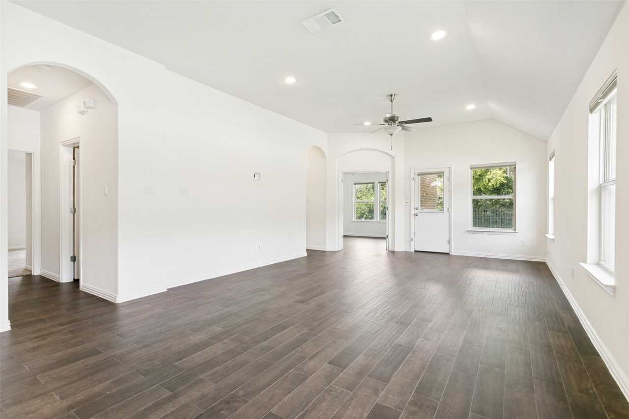 208 Northern Star Ct - Photo 7 of 27
