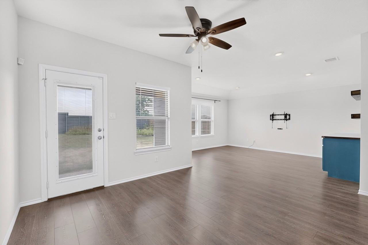 816 Glover Dr - Photo 4 of 22
