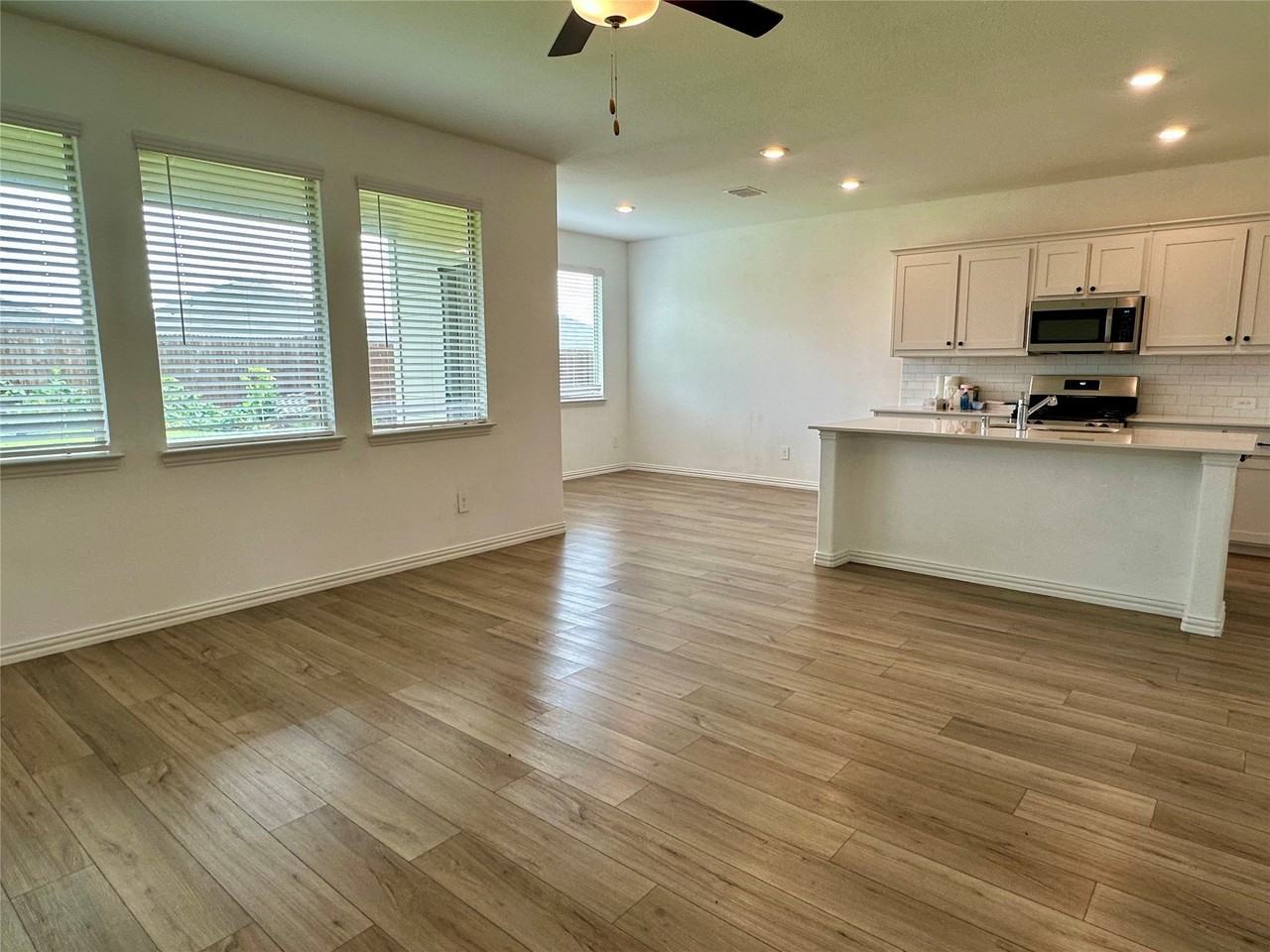 2102 Fimbry Dr - Photo 4 of 12