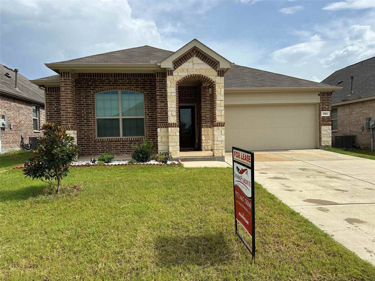 2102 Fimbry Dr - Photo 3 of 12