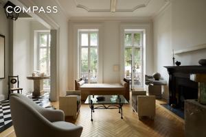 featured image of 14 Saint Lukes Pl #TH