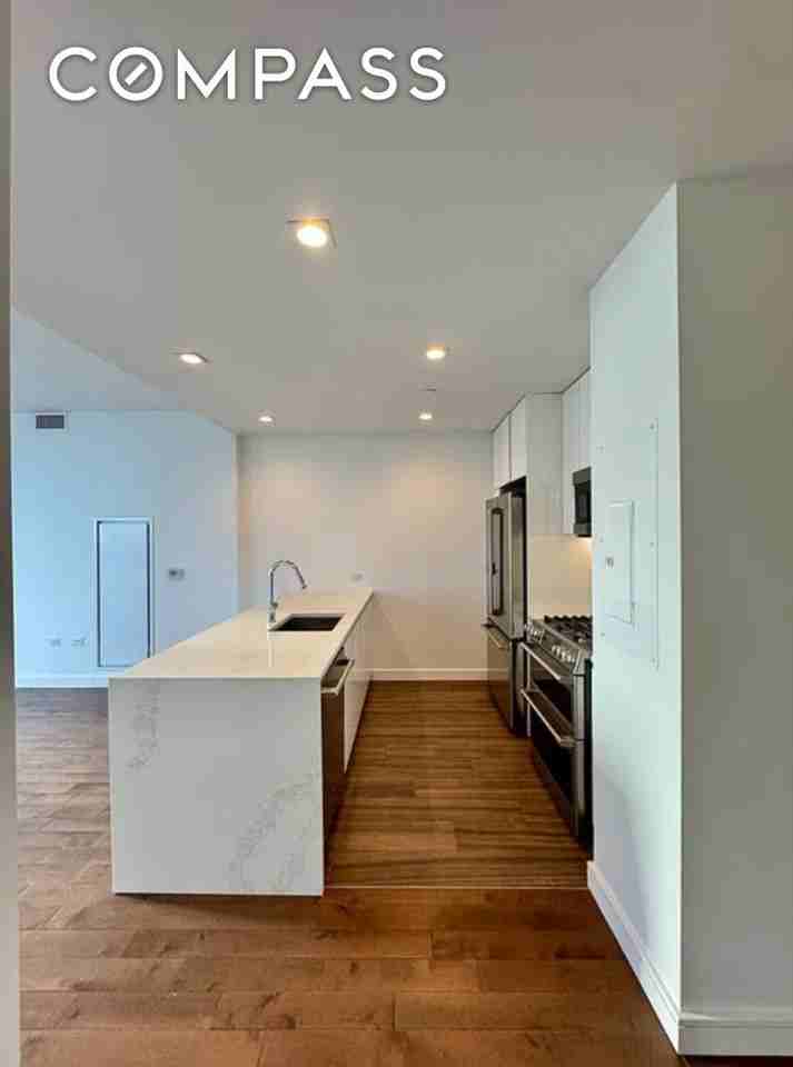 525 W 36th St #36B - Photo 3 of 24