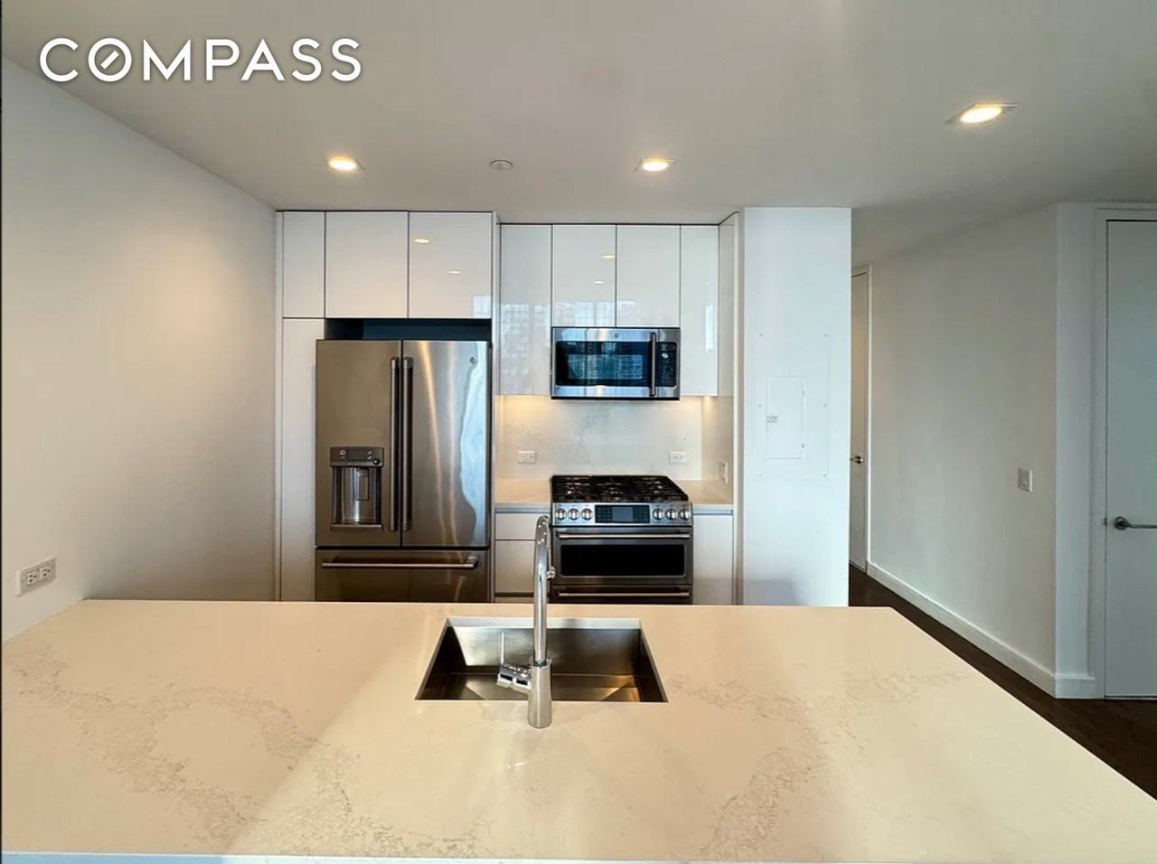 525 W 36th St #36B - Photo 4 of 24