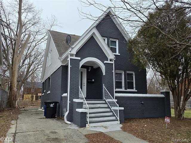 5217 Lakeview St - Photo 3 of 13