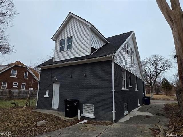 5217 Lakeview St - Photo 4 of 13