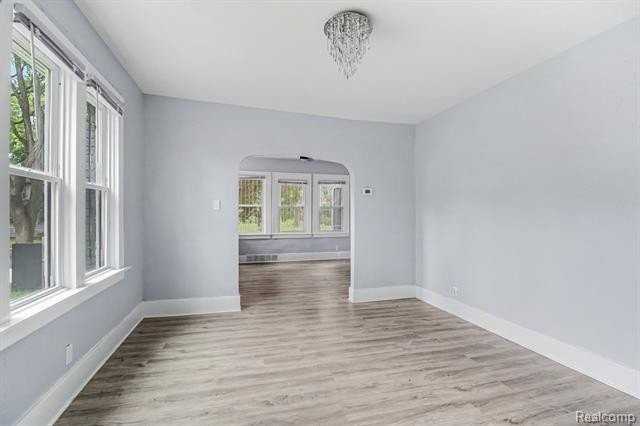 5217 Lakeview St - Photo 6 of 13