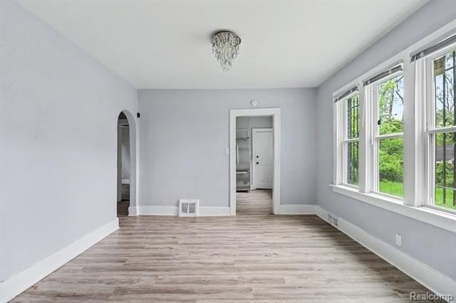 5217 Lakeview St - Photo 7 of 13