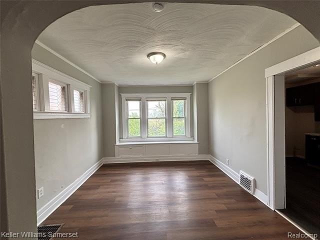 242 Ferris St - Photo 3 of 15