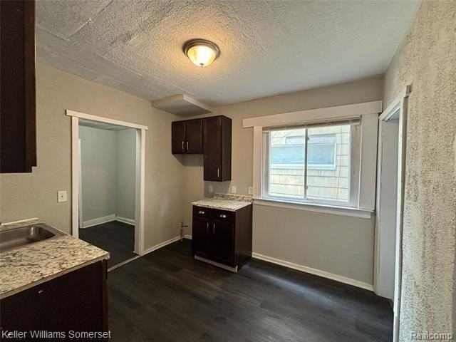 242 Ferris St - Photo 6 of 15