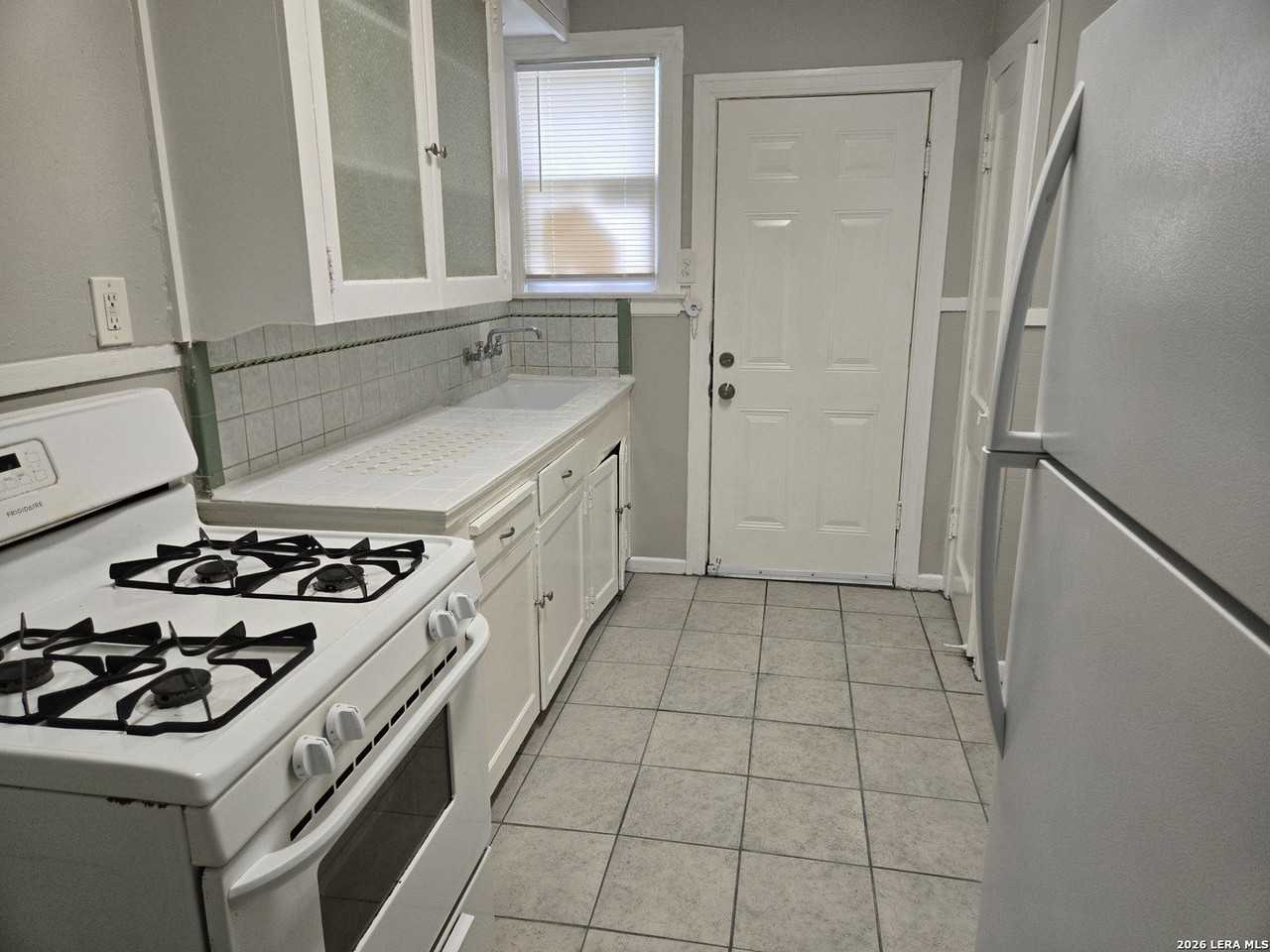2236 N Interstate 35 - Photo 3 of 12