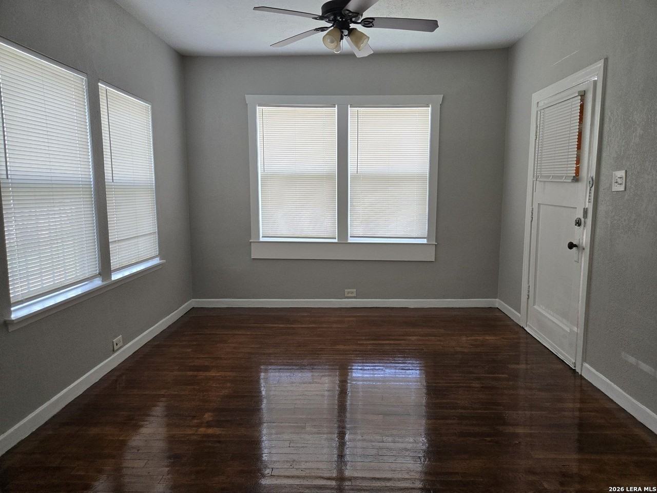 2236 N Interstate 35 - Photo 4 of 12