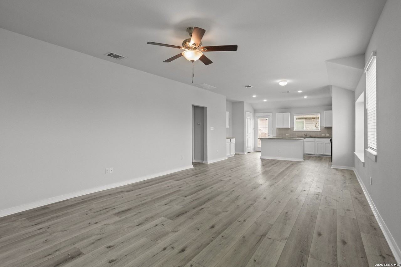 4837 Park Gln - Photo 5 of 37