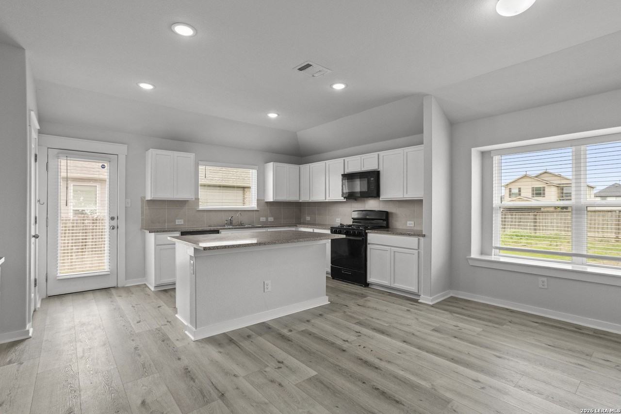 4837 Park Gln - Photo 6 of 37