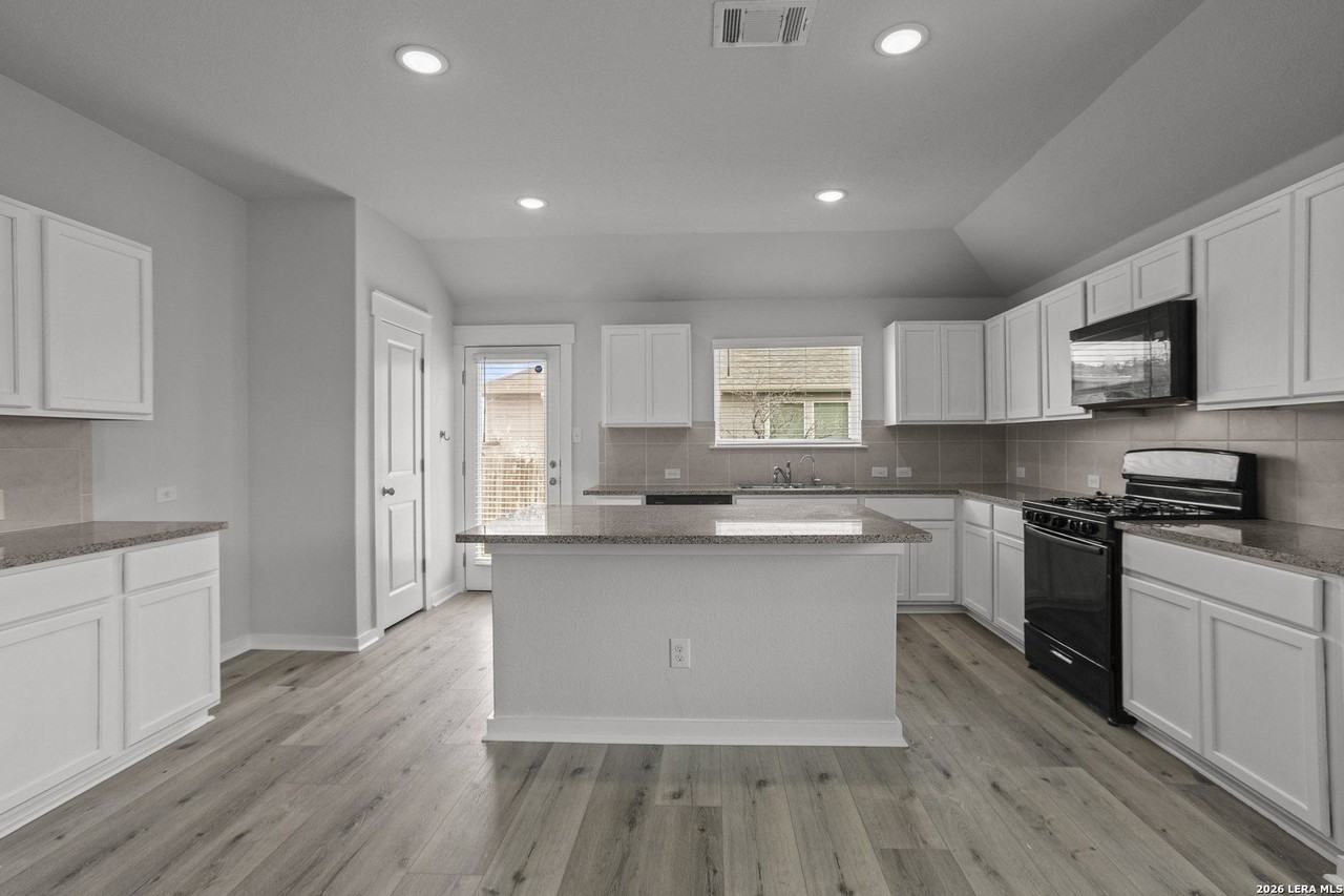 4837 Park Gln - Photo 7 of 37