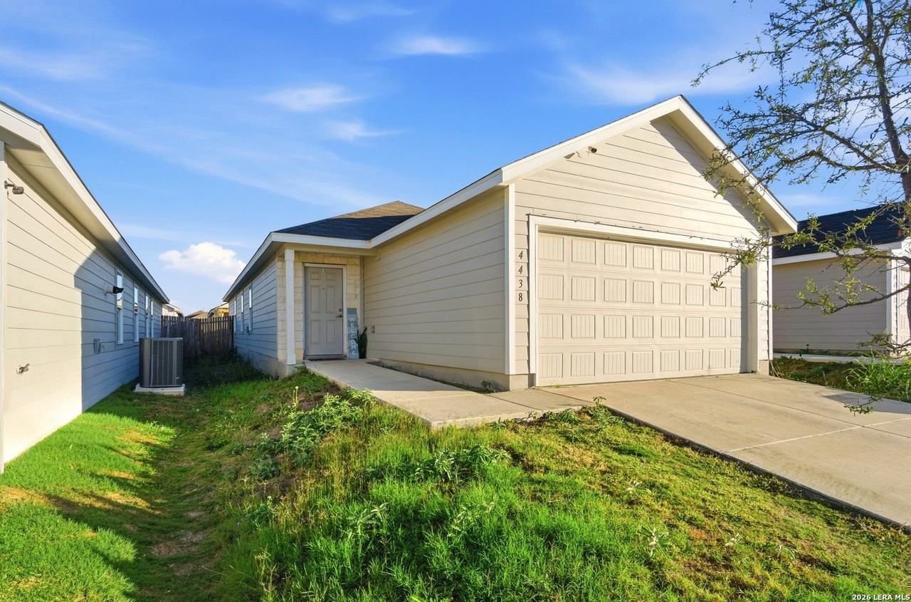 4438 Zoe Pass - Photo 2 of 24
