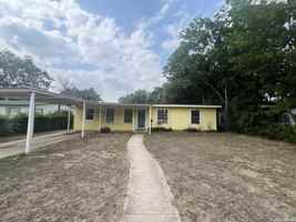 featured image of 3843 Manchester Dr