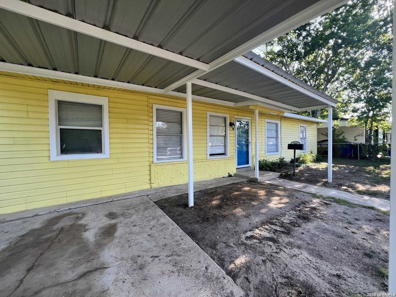 3843 Manchester Dr - Photo 2 of 23