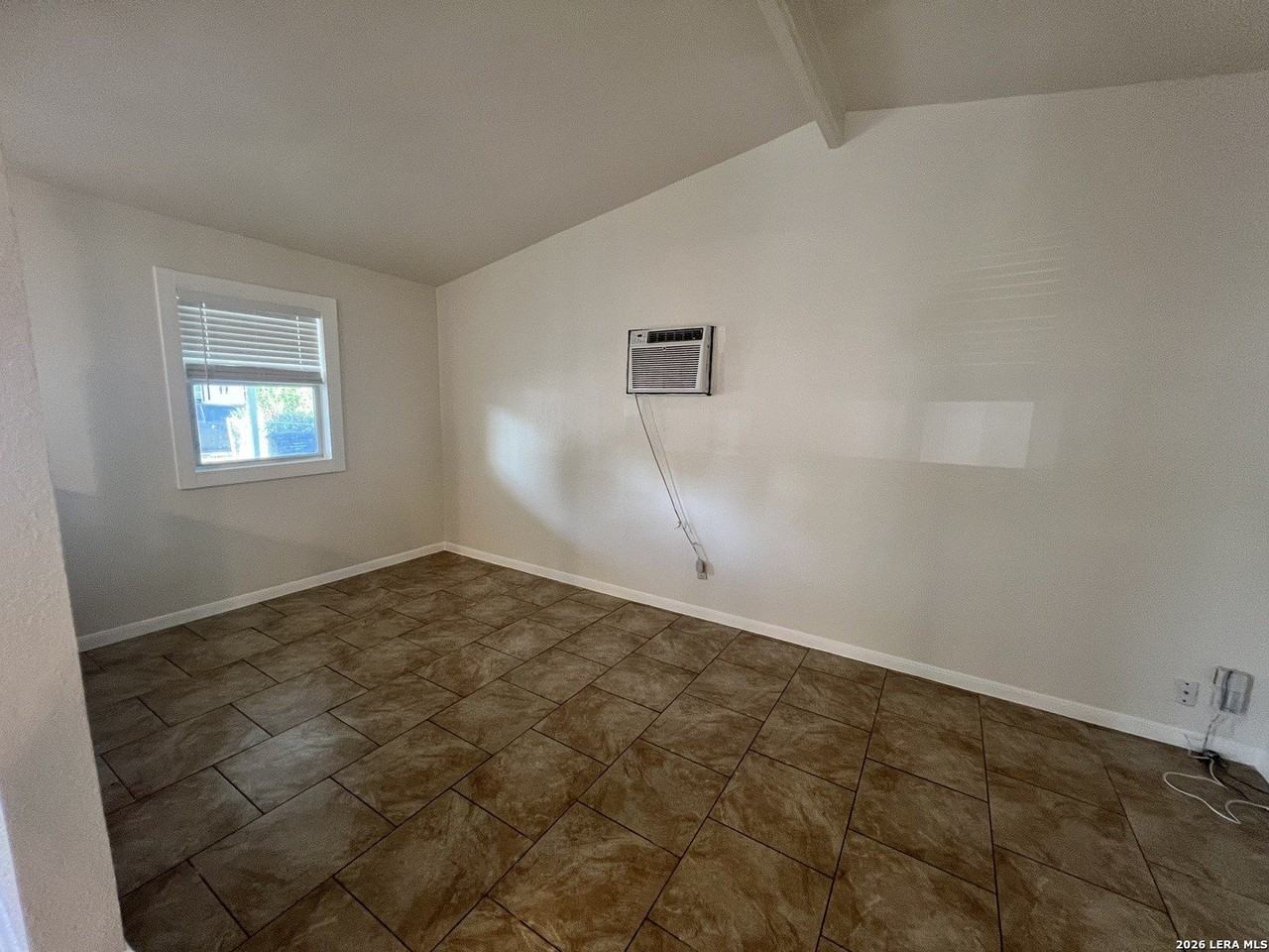 3843 Manchester Dr - Photo 6 of 23