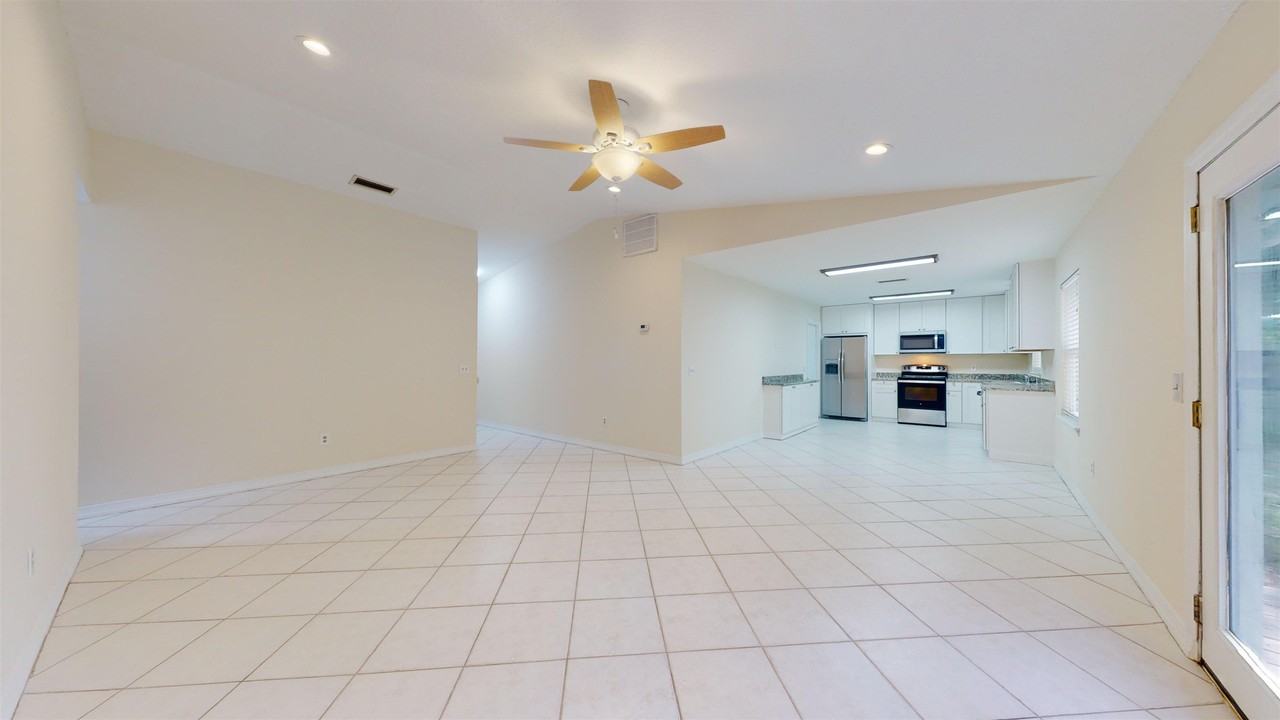 620 Segovia Rd - Photo 7 of 27