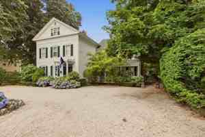 featured image of 7 Clay St