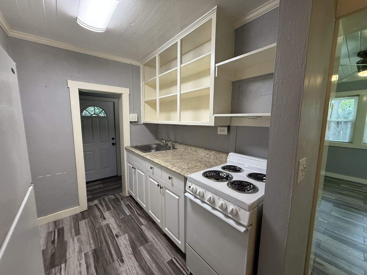 1316 Aintree Ln - Photo 3 of 9