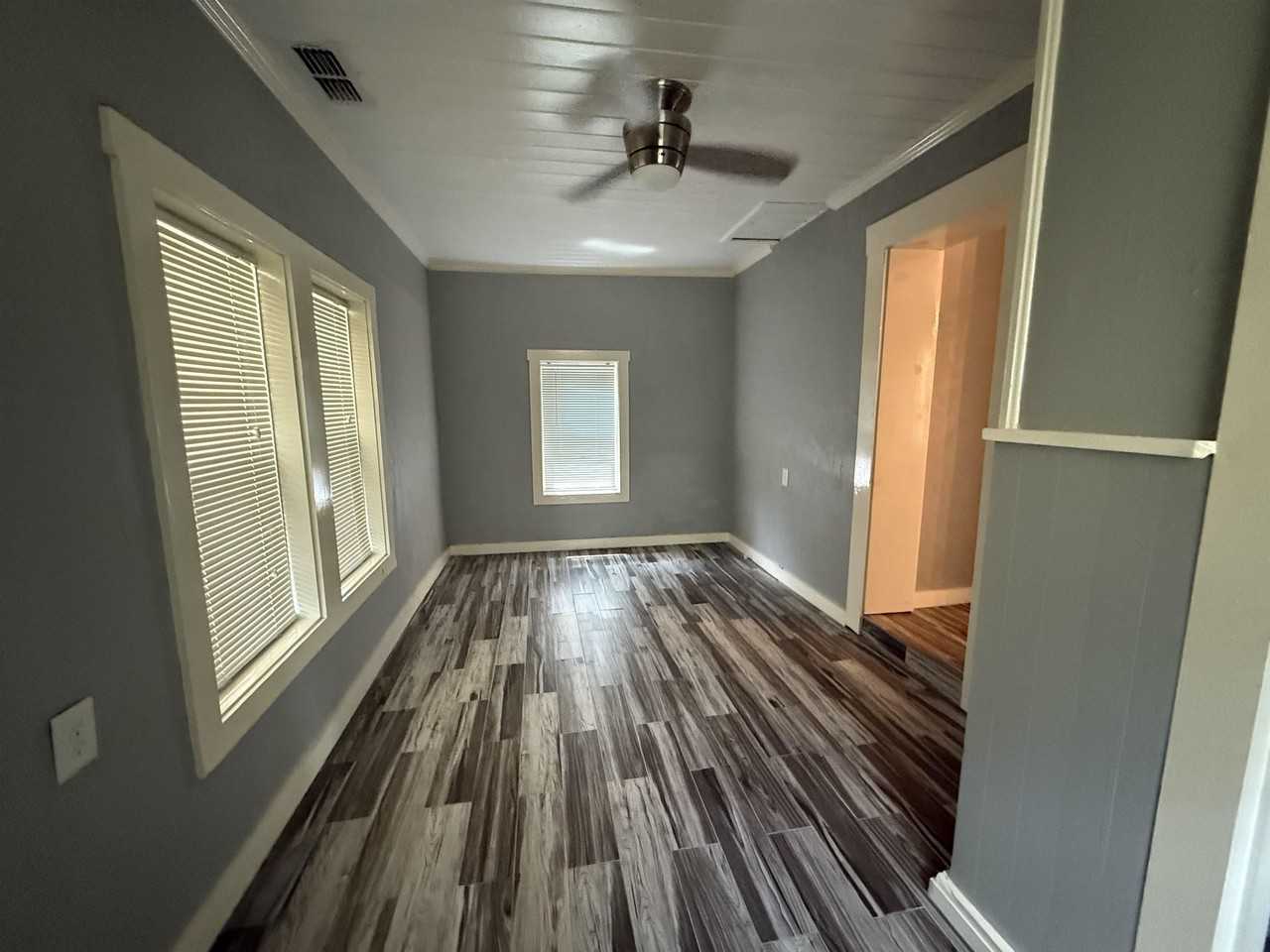 1316 Aintree Ln - Photo 4 of 9