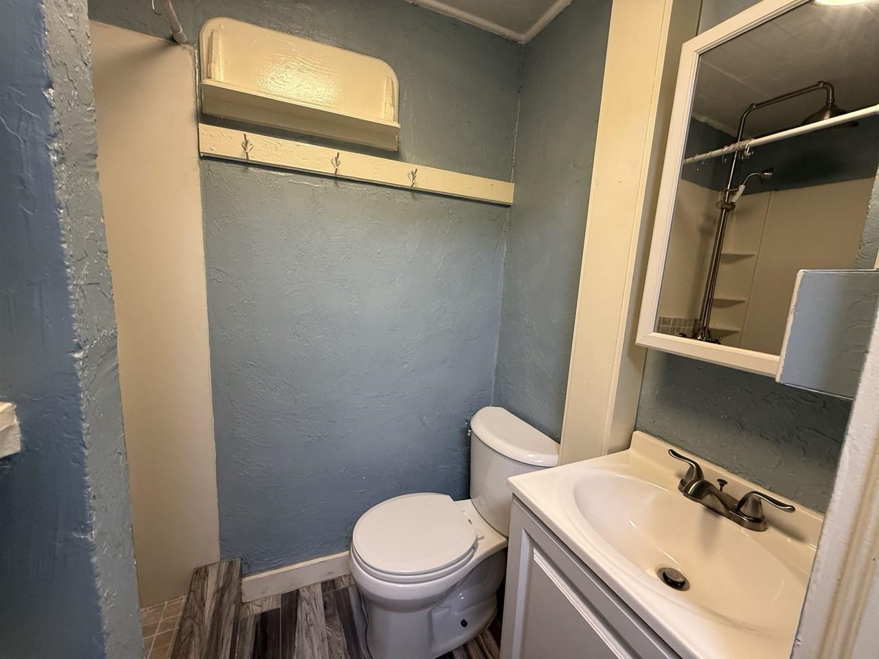 1316 Aintree Ln - Photo 5 of 9