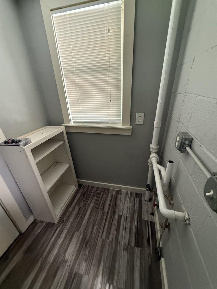 1316 Aintree Ln - Photo 7 of 9
