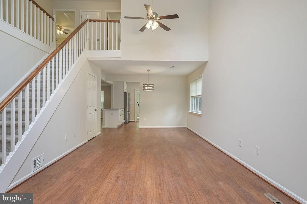 176 Stoney Dr - Photo 3 of 17
