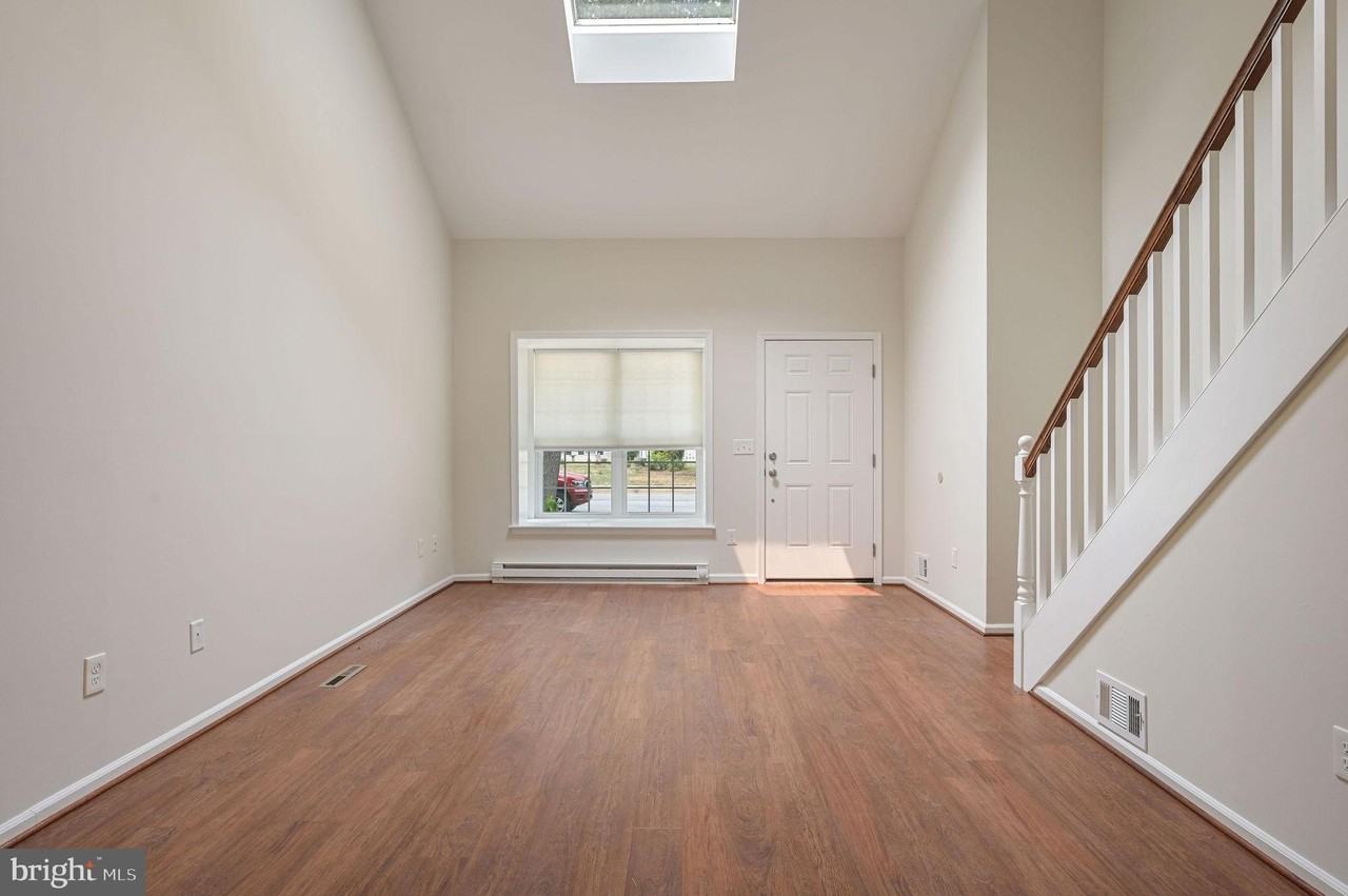 176 Stoney Dr - Photo 4 of 17