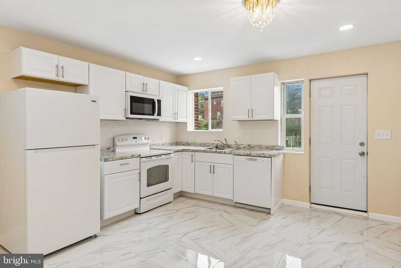 4706 Alhambra Ave - Photo 5 of 31