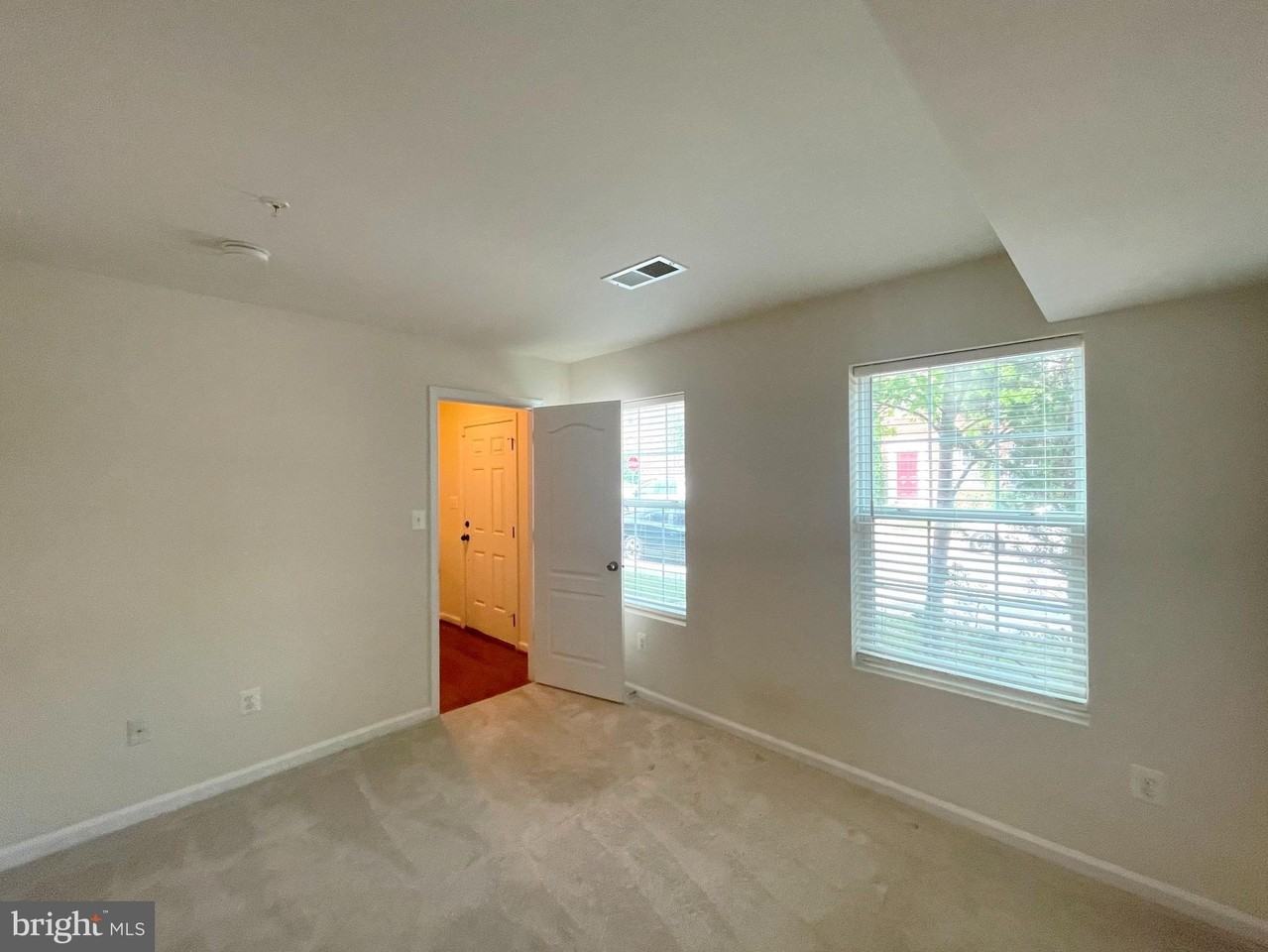 2863 Hedgerow Pl - Photo 2 of 30