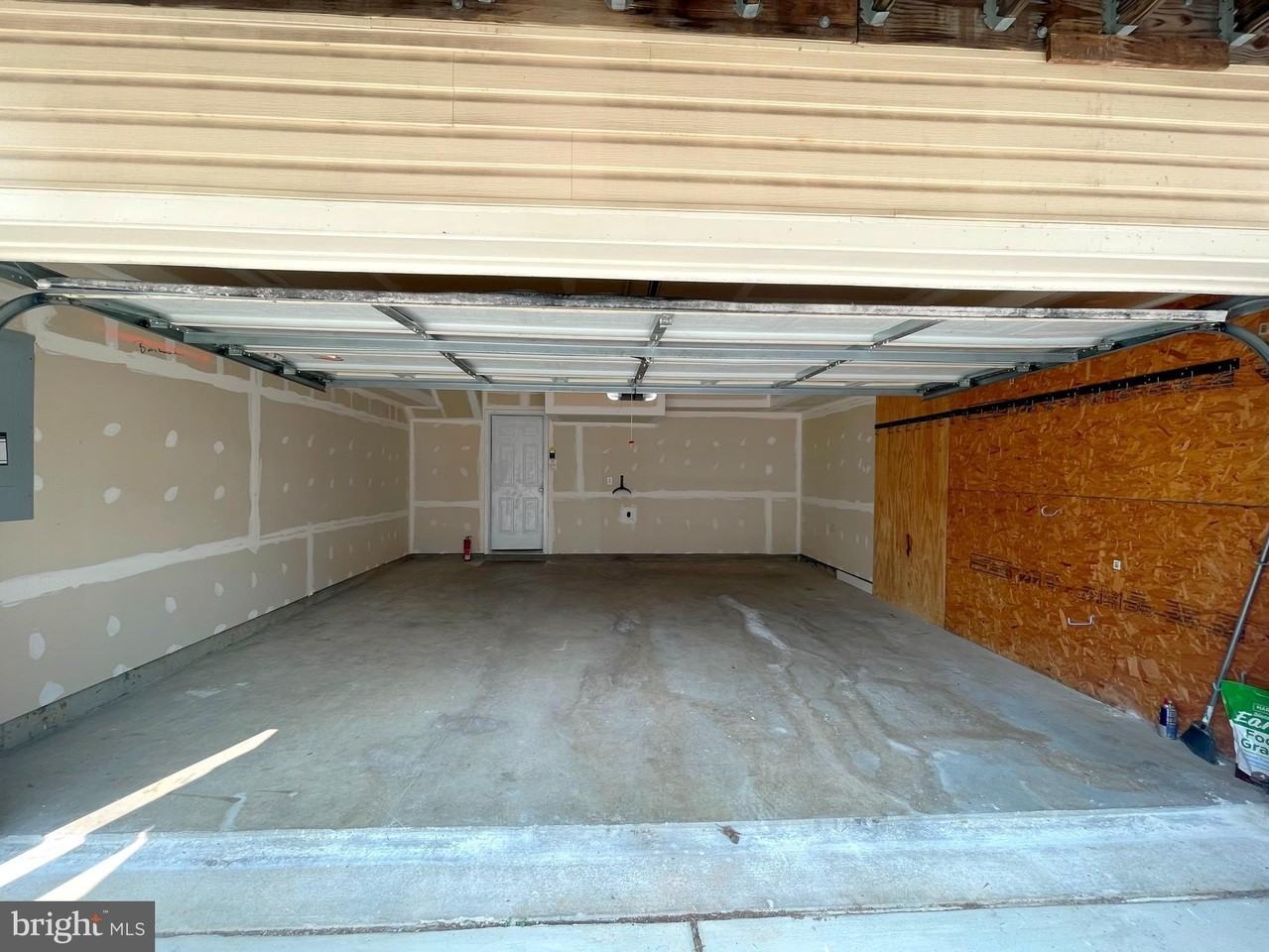 2863 Hedgerow Pl - Photo 4 of 30