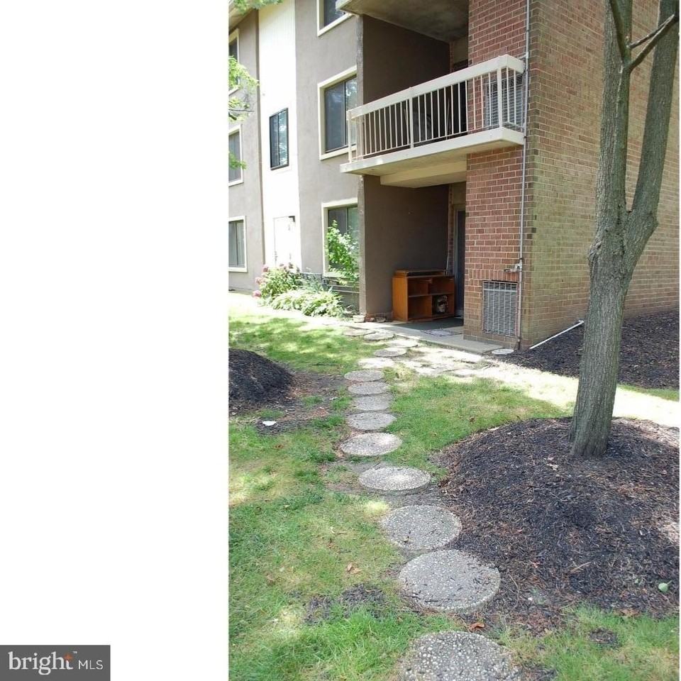 171 Echelon Rd Apt 1 - Photo 4 of 24