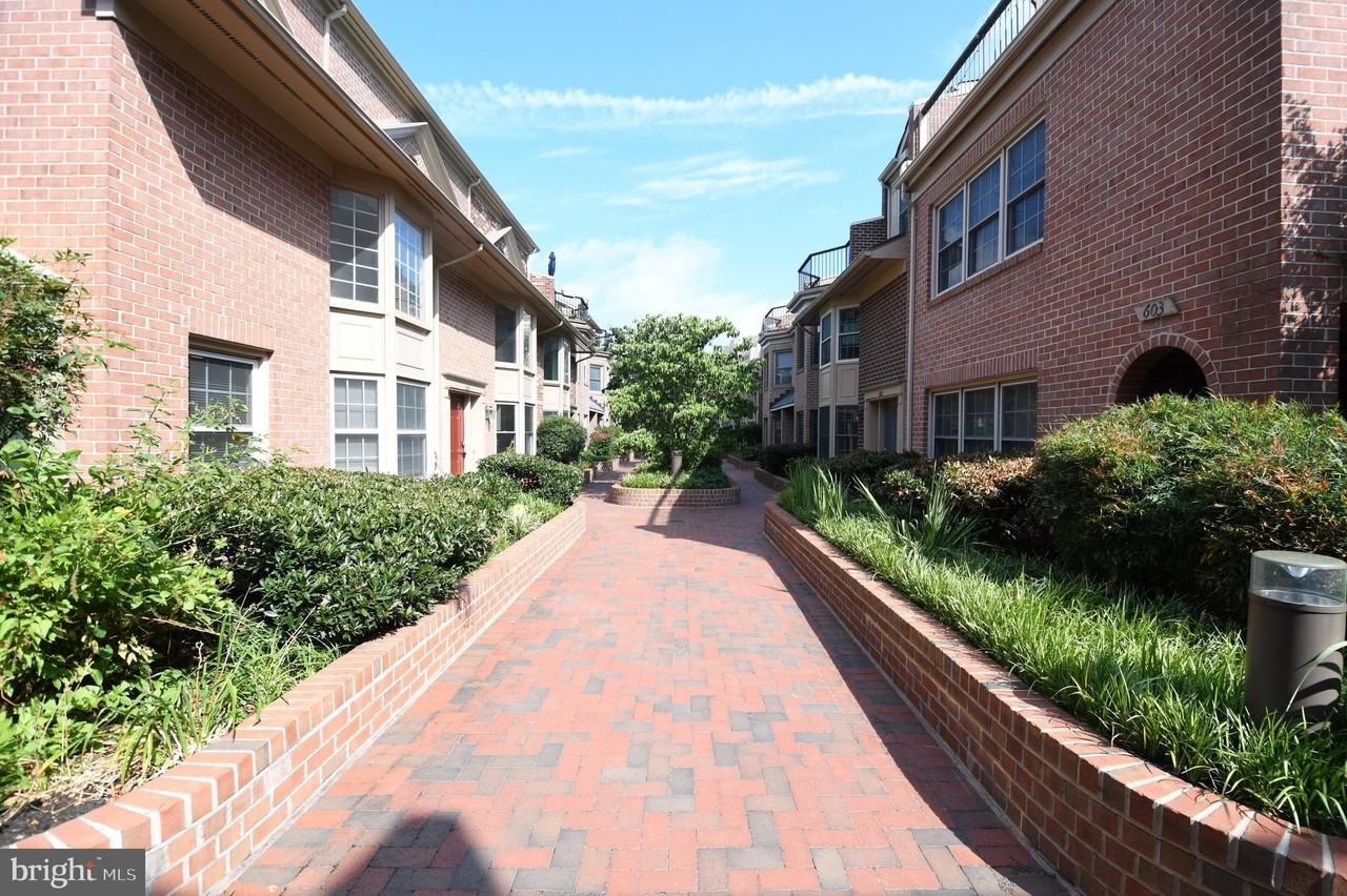 601 N Tazewell St - Photo 3 of 50