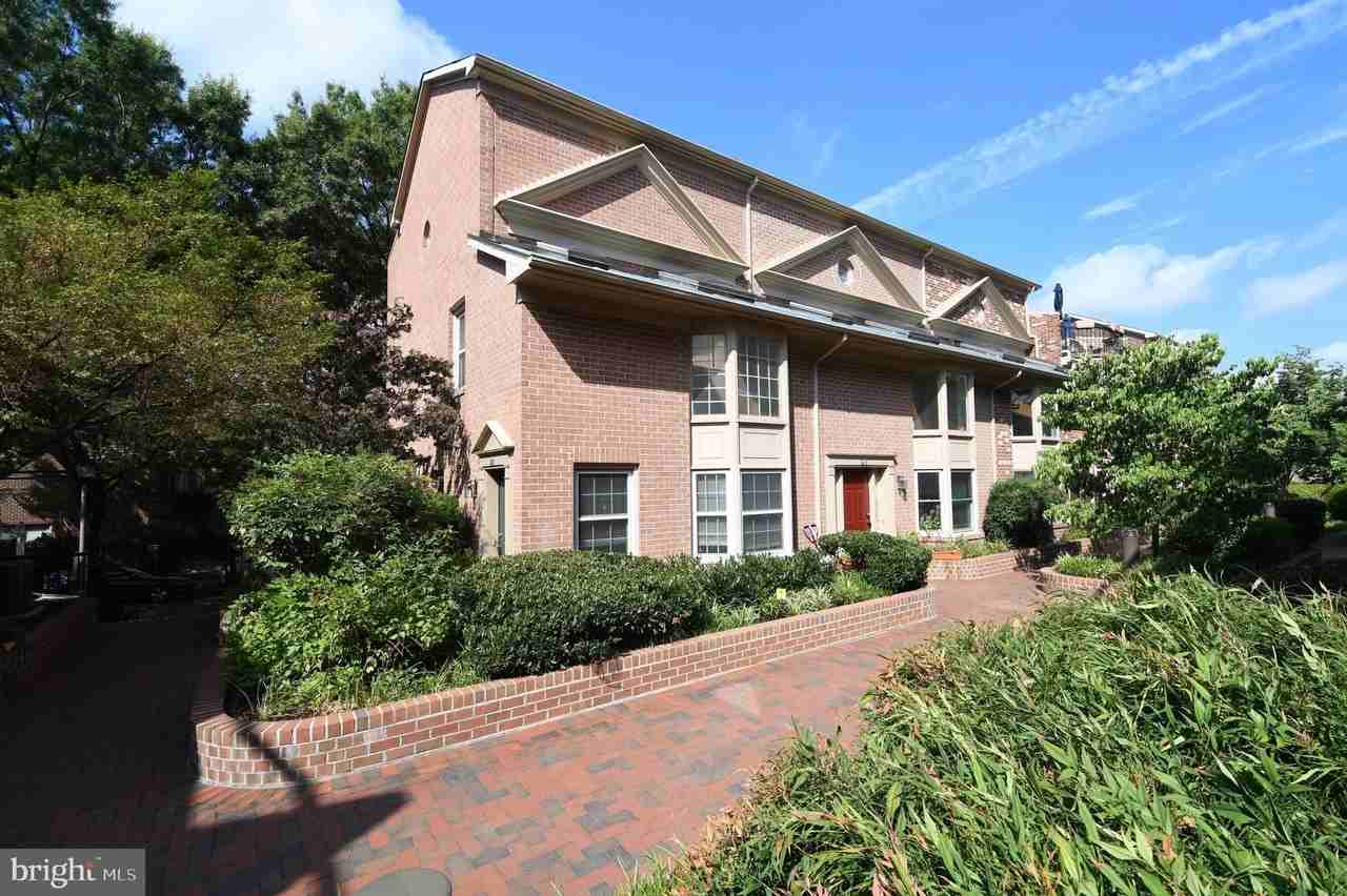 601 N Tazewell St - Photo 4 of 50