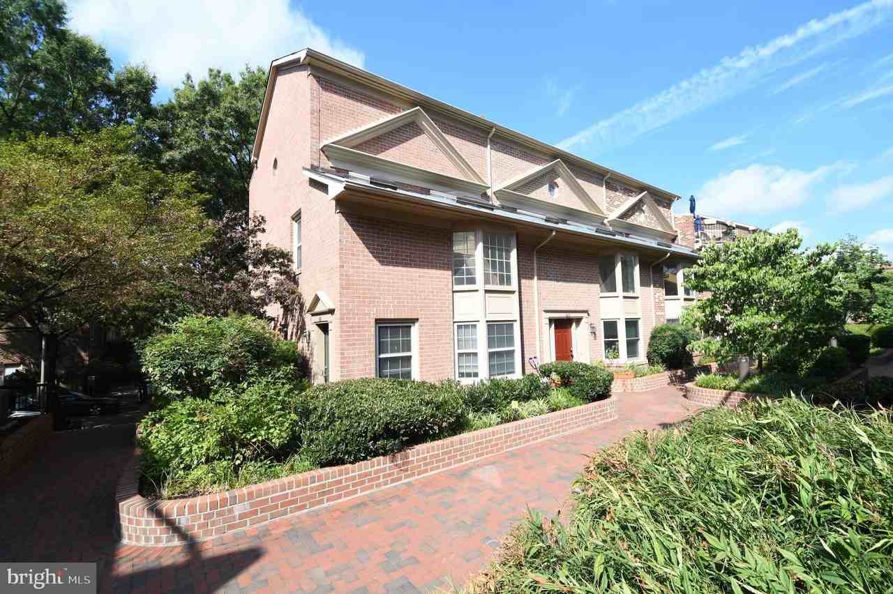 601 N Tazewell St - Photo 5 of 50