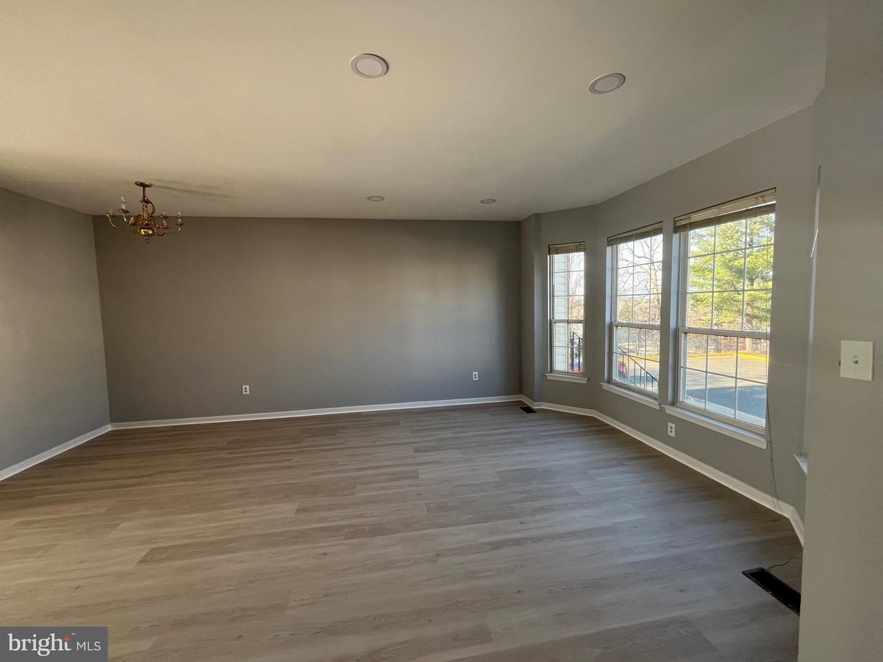 14861 Bolton Rd - Photo 4 of 17