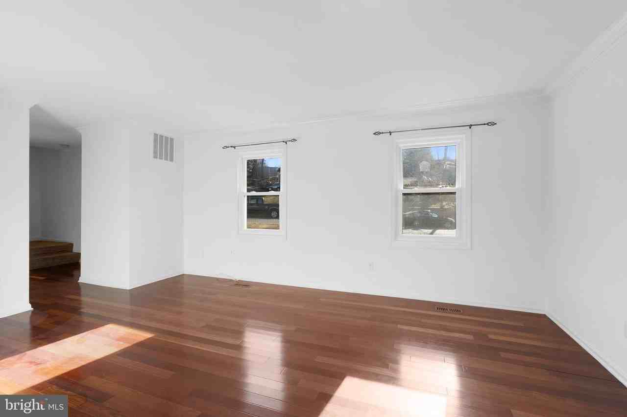 2636 E Side Dr - Photo 3 of 30