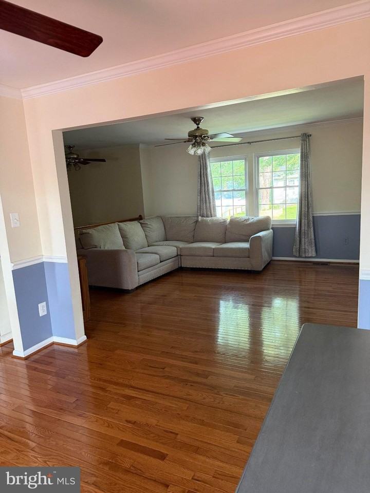 9231 Landgreen St - Photo 6 of 9