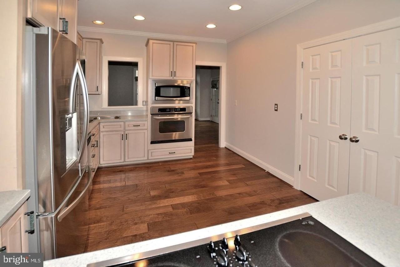 103 Washington Square Ct - Photo 4 of 26