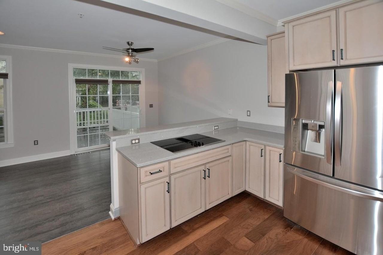 103 Washington Square Ct - Photo 5 of 26